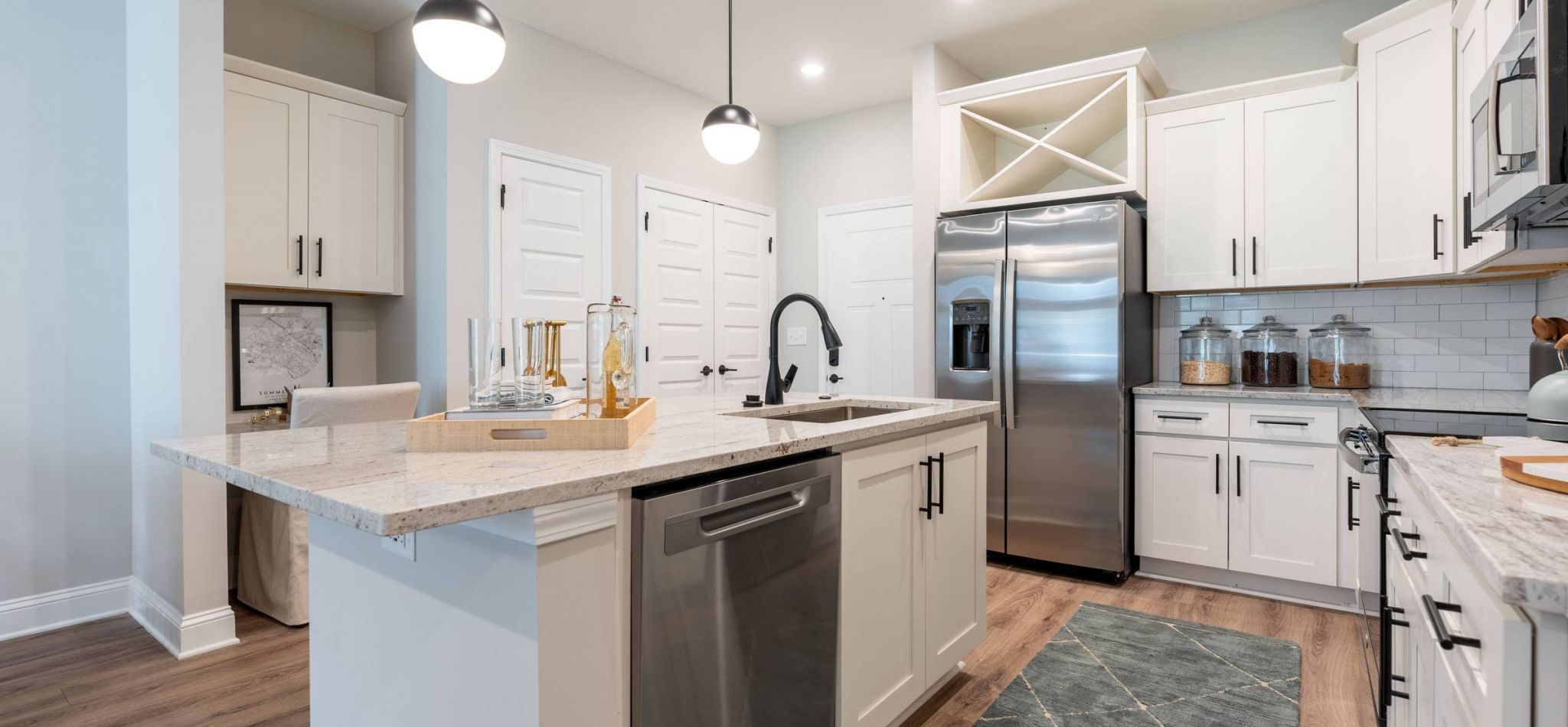 Hawthorne at Summerville modern apartment kitchen with kitchen island, granite countertops, stainless steel appliances, 9ft ceilings